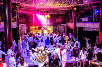 ¿Cómo son las discotecas y bares de los cruceros?